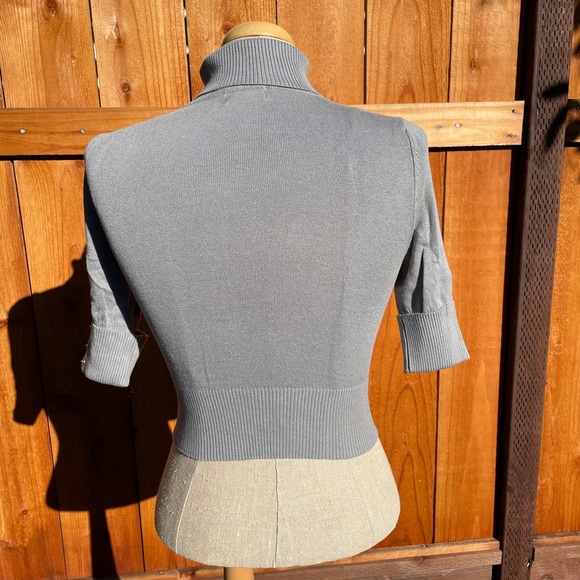 Turtle Neck - Picture 2 of 3